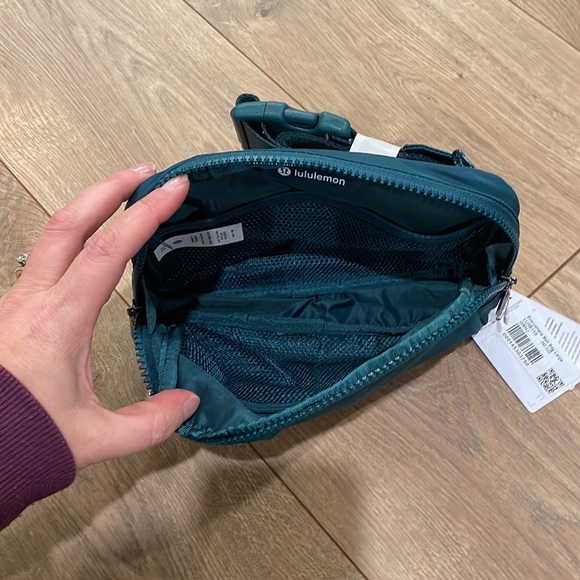 💖Lululemon/ Large everywhere belt bag. - Picture 2 of 4